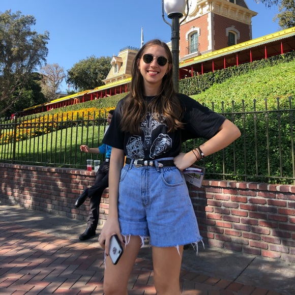 Meet your Posher, Chloe - Picture 3 of 8